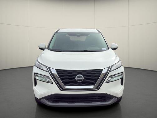 Pearl White Tricoat 2022 Nissan Rogue SV