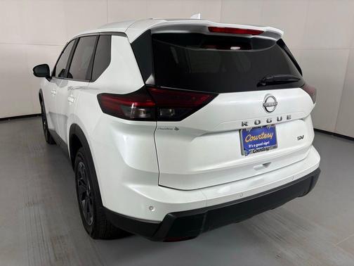 Everest White Pearl 2024 Nissan Rogue SV