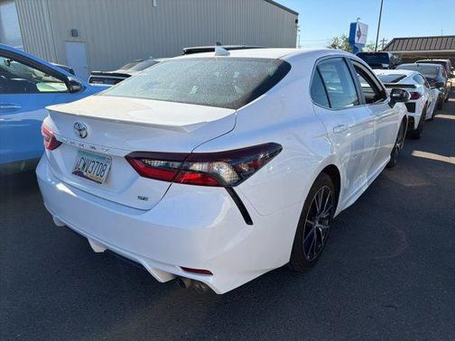 Ice Cap 2023 Toyota Camry SE