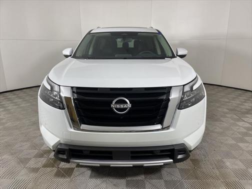 2025 Nissan Pathfinder Platinum 4WD