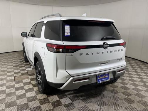 2025 Nissan Pathfinder Platinum 4WD