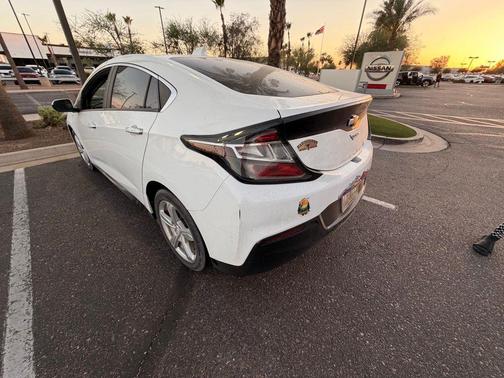 Summit White 2017 Chevrolet Volt LT