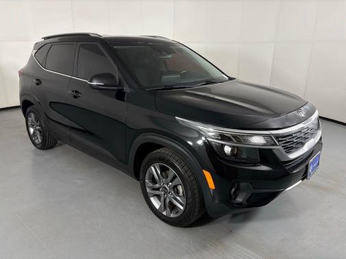 Cherry Black 2021 Kia Seltos S