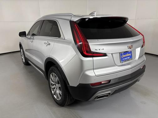 2022 Cadillac XT4 Premium Luxury