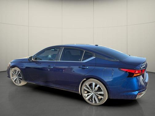 2022 Nissan Altima SR FWD