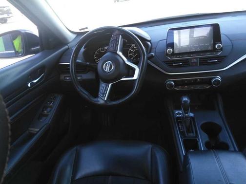 2022 Nissan Altima SR FWD