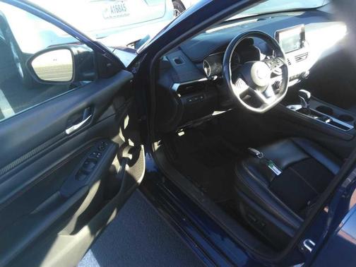 2022 Nissan Altima SR FWD