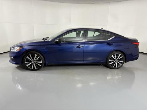 2022 Nissan Altima SR FWD