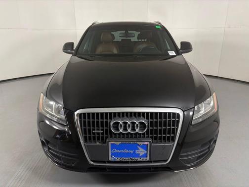 Brilliant Black 2011 Audi Q5 2.0T Premium