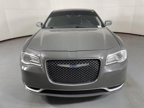 2018 Chrysler 300 Touring