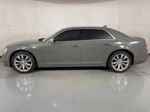 2018 Chrysler 300 Touring