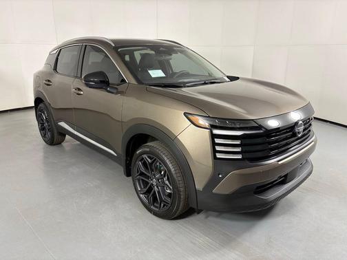 Canyon Bronze Metallic 2026 Nissan Kicks SR