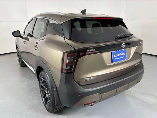 Canyon Bronze Metallic 2026 Nissan Kicks SR