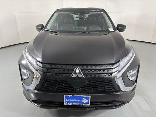 Labrador Black Pearl 2024 Mitsubishi Eclipse Cross SE