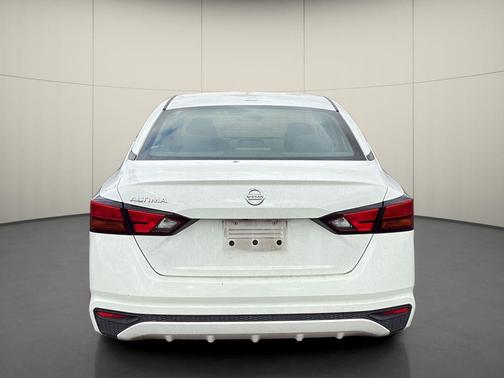 Glacier White 2019 Nissan Altima 2.5 S