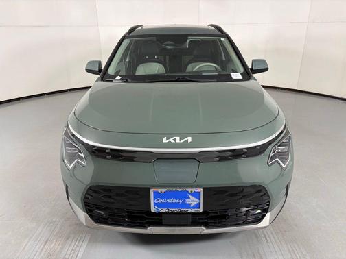 Cityscape Green 2023 Kia Niro EV Wave