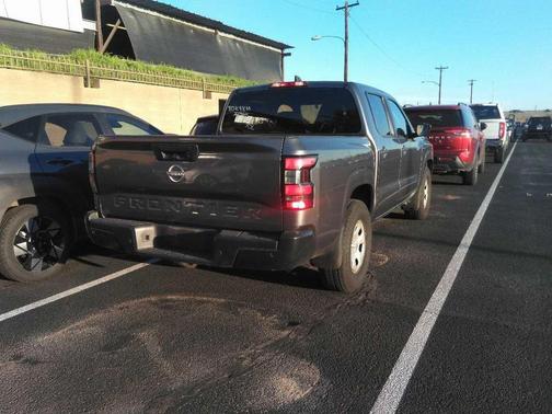 2022 Nissan Frontier S