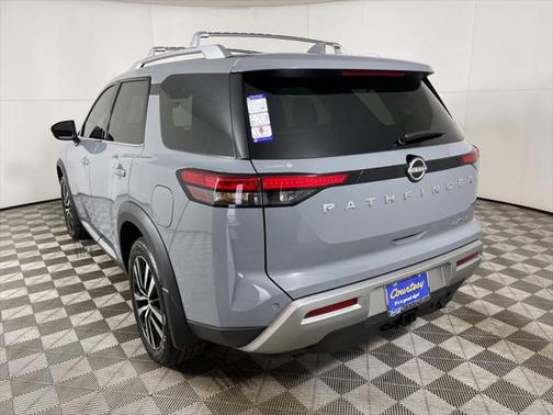 2025 Nissan Pathfinder Platinum FWD