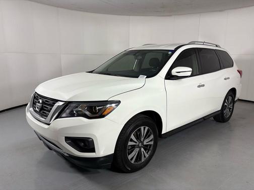 2017 Nissan Pathfinder SV