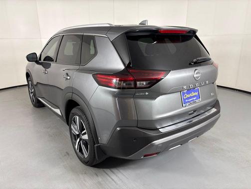 Gun Metallic 2022 Nissan Rogue SL