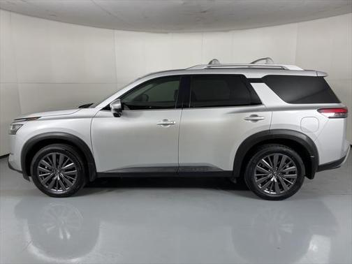 2022 Nissan Pathfinder SL 2WD