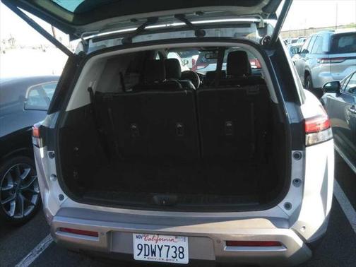 2022 Nissan Pathfinder SL 2WD
