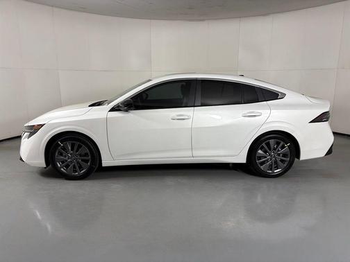 Aspen White Tricoat 2026 Nissan Sentra SL