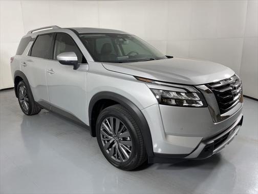 2025 Nissan Pathfinder SL FWD
