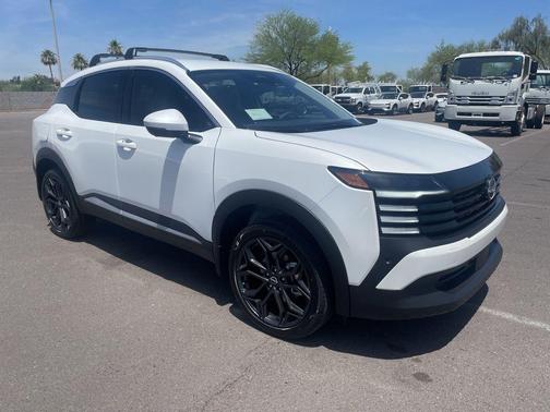 2025 Nissan Kicks SR