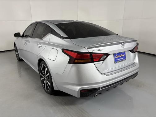 2021 Nissan Altima SR FWD