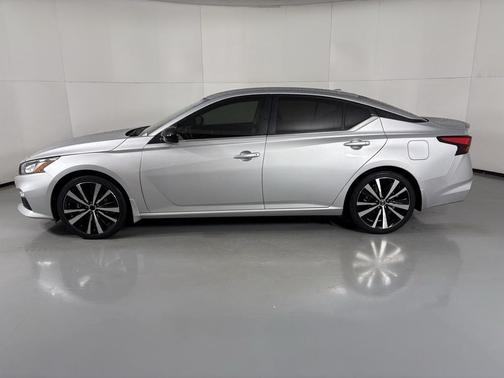 2021 Nissan Altima SR FWD