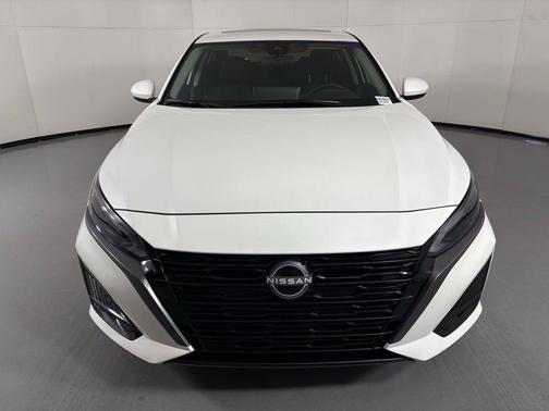 Pearl White Tricoat 2026 Nissan Altima 2.5 SV