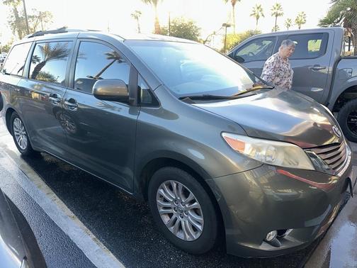 2013 Toyota Sienna XLE