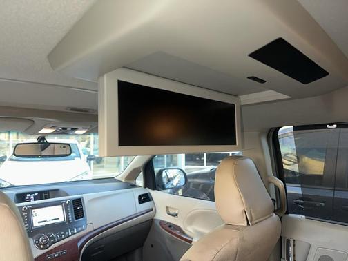 2013 Toyota Sienna XLE