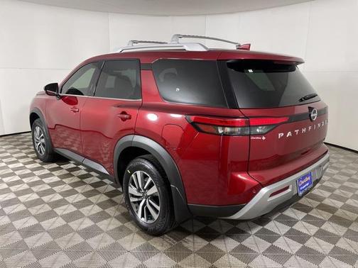 2025 Nissan Pathfinder SL FWD