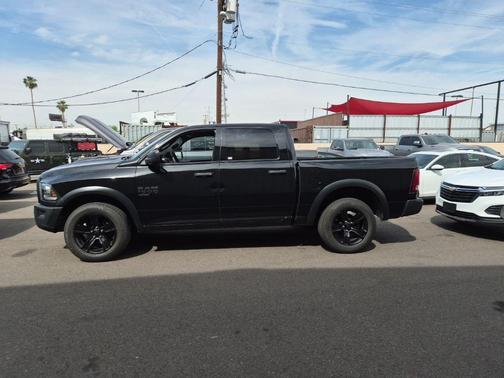 Diamond Black Crystal Pearlcoat 2024 RAM 1500 Classic Warlock Crew Cab 4x4 5'7' Box