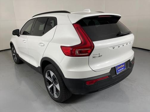 2024 Volvo XC40 B5 Core Bright Theme