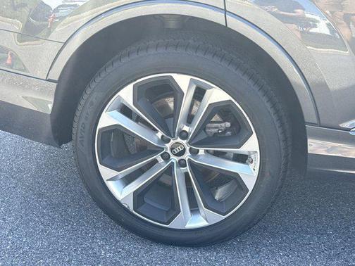 2022 Audi Q7 55 Premium Plus