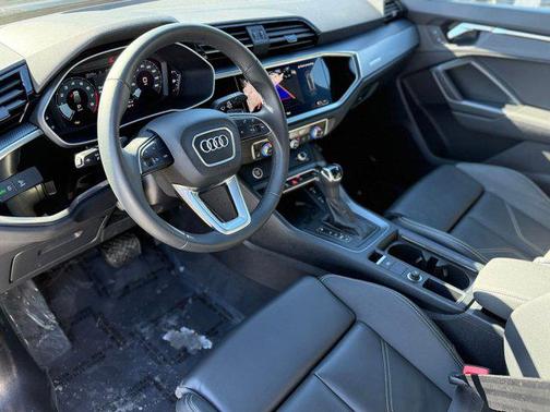 2025 Audi Q3 Premium 45 TFSI S line quattro Tiptronic