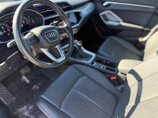 2024 Audi Q3 Premium 45 TFSI S line quattro Tiptronic