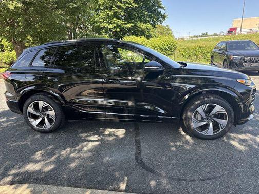 2025 Audi Q6 e-tron Premium Plus quattro