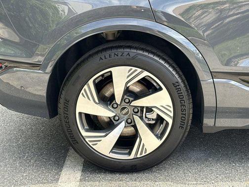 2025 Audi Q6 e-tron Premium Plus quattro