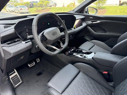 2025 Audi SQ6 e-tron Prestige quattro