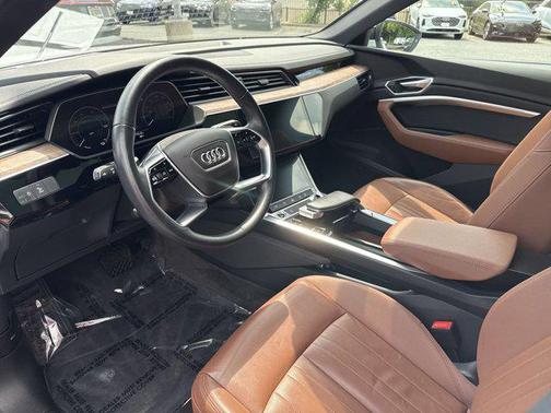 2022 Audi e-tron Premium