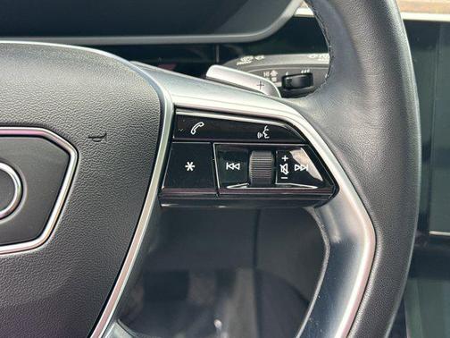 2022 Audi e-tron Premium
