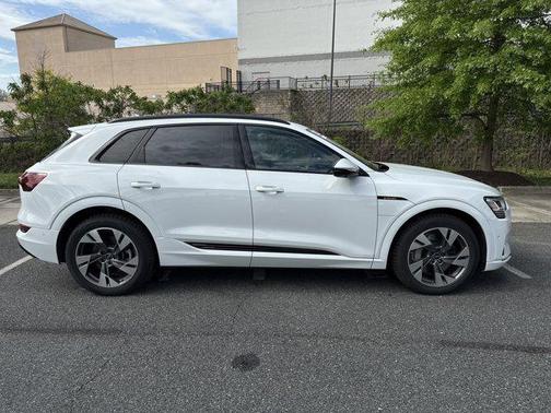 2022 Audi e-tron Premium