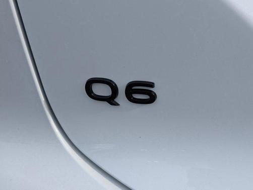 2025 Audi Q6 e-tron Premium Plus quattro