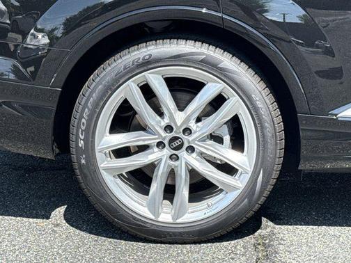 2025 Audi Q7 55 Premium Plus