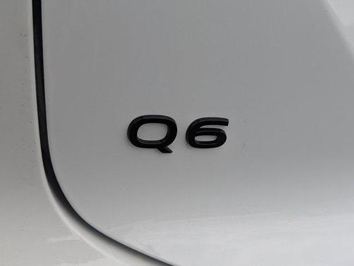 2025 Audi Q6 e-tron Premium Plus quattro