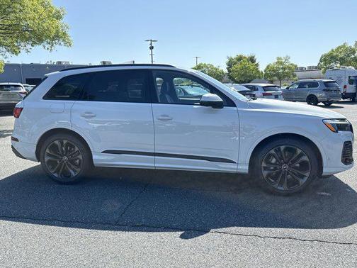 2025 Audi Q7 55 Premium Plus